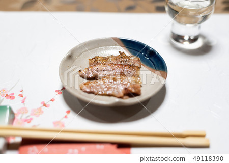 Ground meat and sake Ground meat and sake 49118390