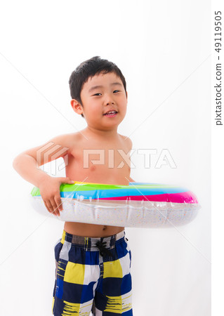 男孩浮動圈子游泳衣夏天圖像 49119505