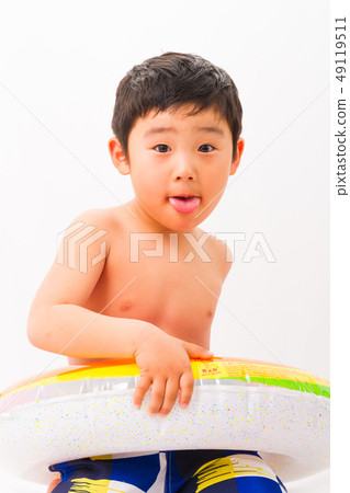 男孩浮動圈子游泳衣夏天圖像 49119511