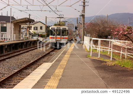 從御殿場線的大井站出發的列車（1） 49122496