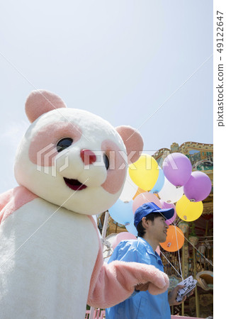 Staff to guide costumes at the amusement park to the event square Staff to guide costumes at the amusement park to the event square 49122647