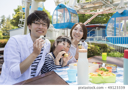 Parents and children eating handmade lunch outside the amusement park leisure 49123339