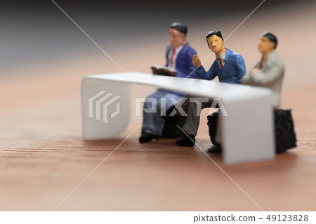 三位面試官 49123828