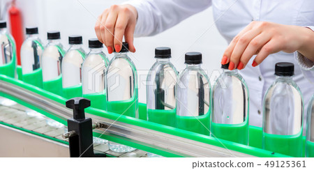 Water bottling line for processing and bottling pure spring water Water bottling line for processing and bottling pure spring water 49125361
