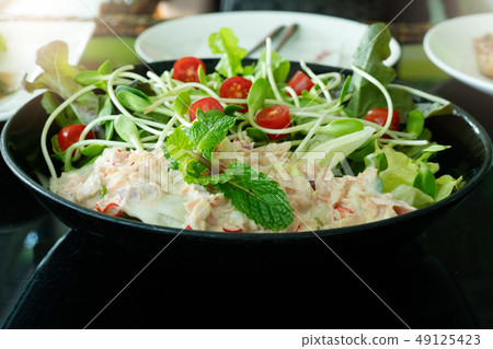 Tuna Salad with fresh mint and cherry tomato 49125423