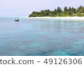 一個漂浮在翡翠藍色大海中的島嶼 49126306