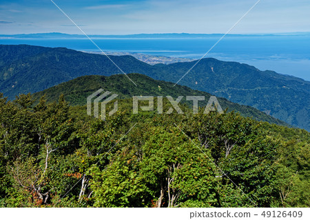 The Sea of Japan and the Noto Peninsula seen from the Bohai Shindo and Shiratori Mountains 49126409
