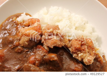 Deep-fried curry (fried chicken with topping beef curry rice) Deep-fried curry (fried chicken with topping beef curry rice) 49129527