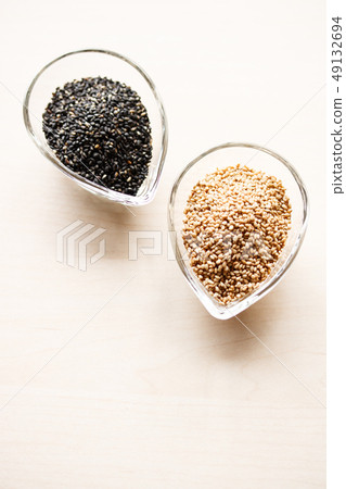 Sesame sesame, white sesame black sesame 49132694
