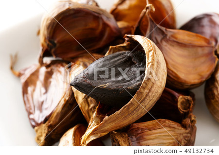 Aged black garlic 49132734
