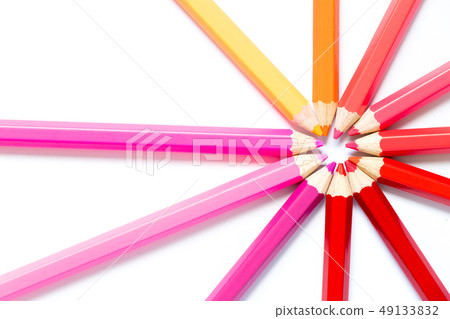 Color pencil arrange in ray shape on white paper 49133832