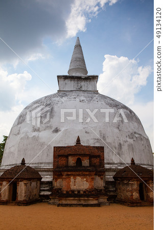 Polonnaruwa - the ruins of an ancient temple, Sri Polonnaruwa - the ruins of an ancient temple, Sri 49134120
