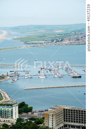 Sandy beach and long sailing beach looking down from the top of the mountain and yacht harbor By the sea in the outskirts of the UK Sandy beach and long sailing beach looking down from the top of the mountain and yacht harbor By the sea in the outskirts of the UK 49137239