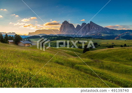 Beautiful sunrise at Alpe di siusi (Seiser Alm) Beautiful sunrise at Alpe di siusi (Seiser Alm) 49139740