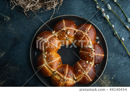 Easter cake and egg for the holiday. Homemade hot cross buns on Easter table. 49140454