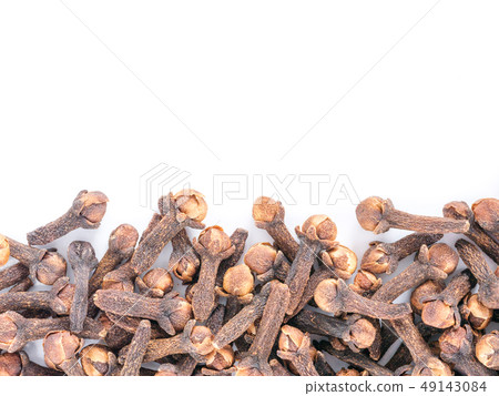 Cloves on white background Cloves on white background 49143084
