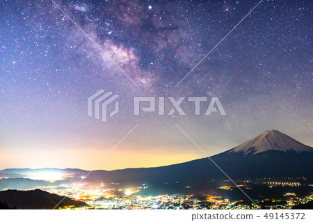 <<絕妙景色>>富士山和銀河系 <<絕妙景色>>富士山和銀河系 49145372