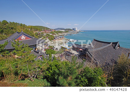 Kaito Ryugudera建在海邊的岩石區 49147428