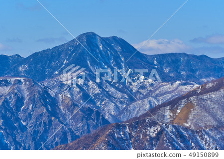 A view of the mountains on the west side of the remaining snow from Mt. A view of the mountains on the west side of the remaining snow from Mt. 49150899