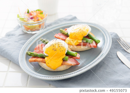 Eggs Benedict 49155073