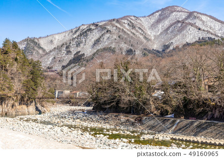 Shirakawa-go Kamogawa和雪山 49160965