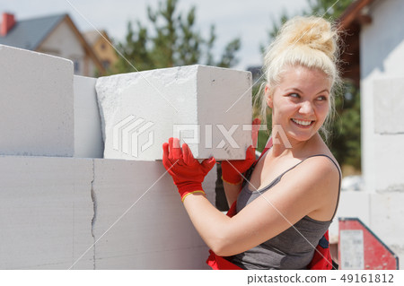 Woman working with airbricks 49161812