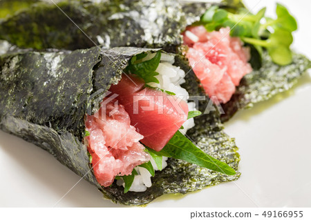 Tuna hand-rolled sushi 49166955