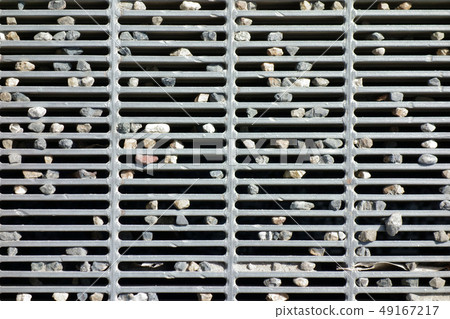 Gutter cover and pebbles 49167217