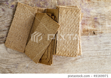 Thin rye crispy crackers 49169971