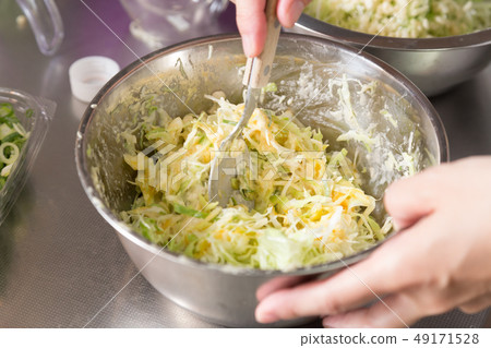 A woman who makes okonomiyaki seeds A woman who makes okonomiyaki seeds 49171528