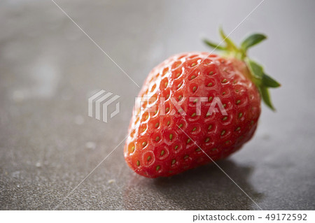 草莓灰色背景 草莓灰色背景 49172592