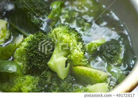 Boiled broccoli 49172817