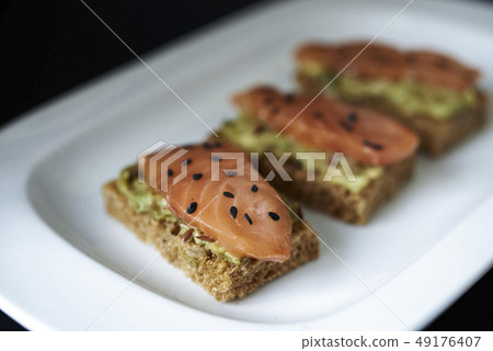 open sandwishes with salmon 49176407