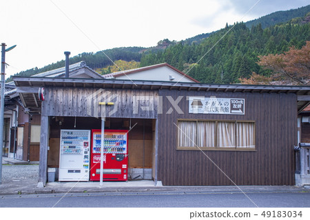 自動售貨機和建築物 自動售貨機和建築物 49183034