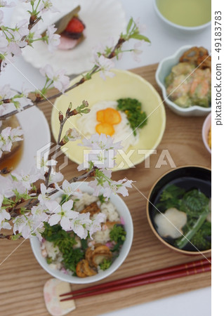 櫻花下的油菜扇貝筷子 49183783