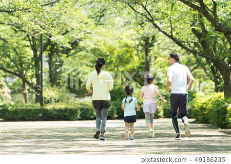 家庭慢跑戶外親子形象 49186235