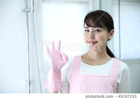 洗澡的婦女 49187203