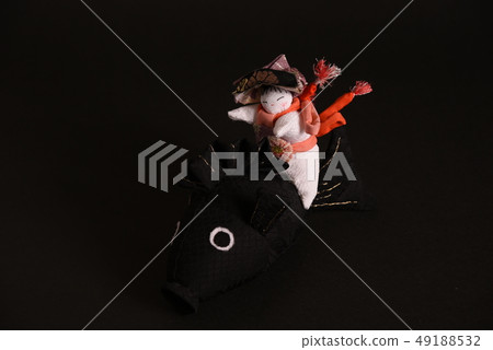 A doll of a boy who got on a boat 49188532