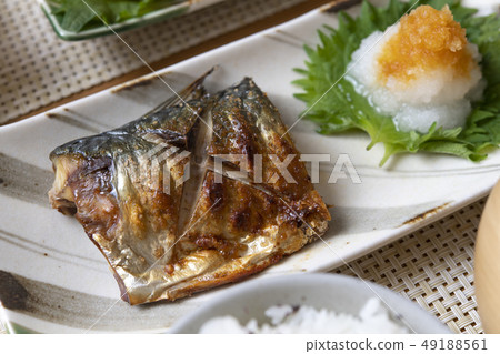 Grilled mackerel with salt 49188561
