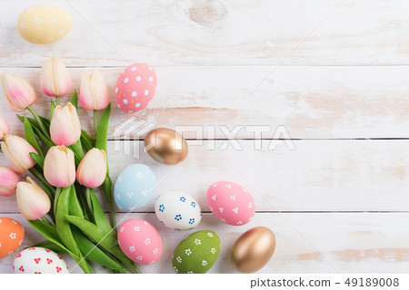 Happy easter! Colourful of Easter eggs and flower 49189008
