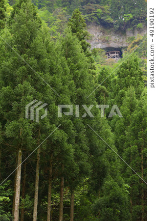 Tottori Prefecture, Mitokusan Sanbutsuji Temple Nageiredo Hall, a national treasure of Japan built on a cliff Tottori Prefecture, Mitokusan Sanbutsuji Temple Nageiredo Hall, a national treasure of Japan built on a cliff 49190192