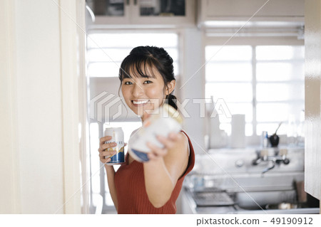 Woman lifestyle summer beer Woman lifestyle summer beer 49190912