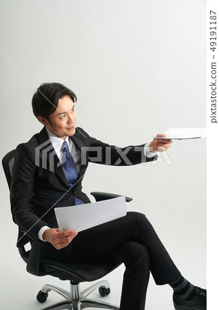 Businessman working 49191187