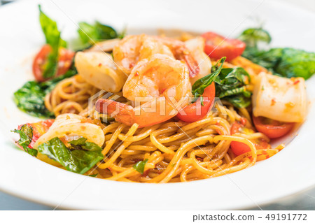 stir-fried spicy seafood spaghetti 49191772