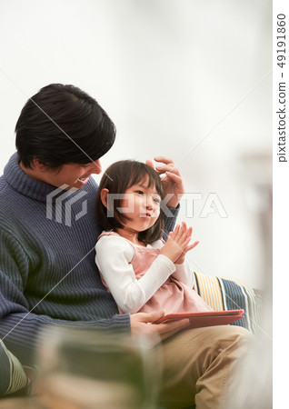 Parent and child playing in the living room Parent and child playing in the living room 49191860