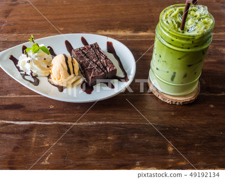 Ice cream with dessert and ice green milk tea on Ice cream with dessert and ice green milk tea on 49192134