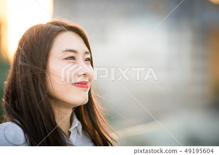 婦女女學生大學生大學生煥發晚上 49195604