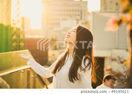 婦女女學生大學生大學生煥發晚上 49195621