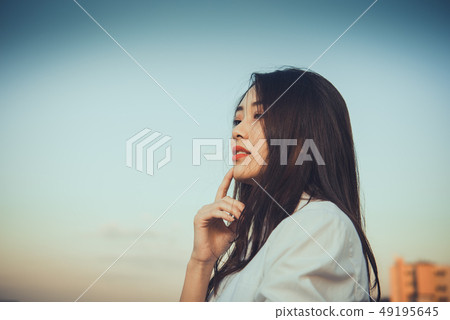 婦女女學生大學生大學生煥發晚上 49195645