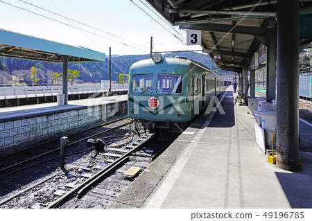 Series 21000 trains stopping at Senjo Station, Oigawa Shindo 49196785